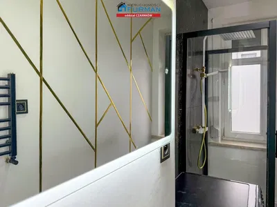 Badezimmer; renoviert, tageslicht, moderner stil