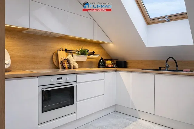 Cucina; elettrodomestici, luce naturale, stile moderno
