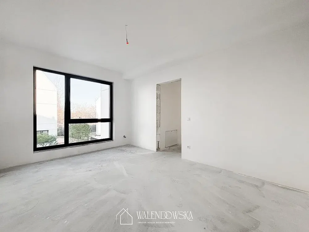 Oturma odası; manzara, tadilat gerekiyor, doğal ışık
