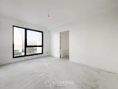 Oturma odası; manzara, tadilat gerekiyor, doğal ışık