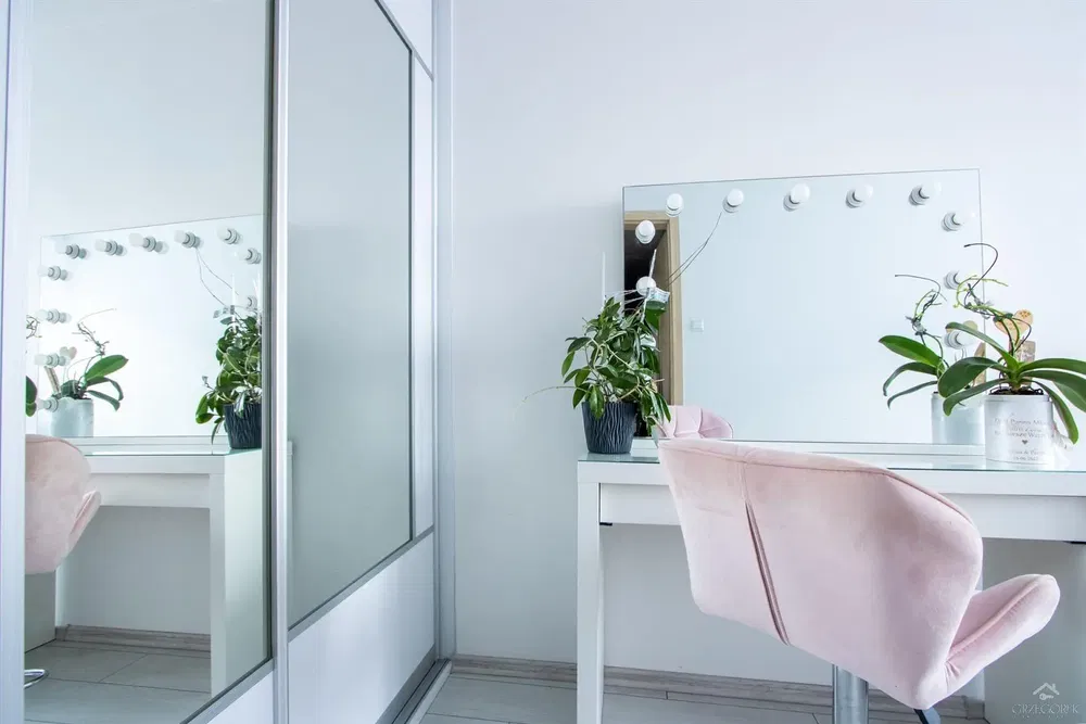 Спаваћа соба; модерни стил, природно светло