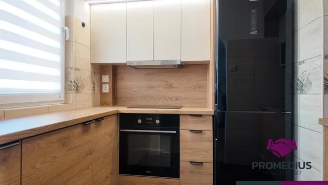 Keuken; keukenapparatuur, gerenoveerd, natuurlijk licht