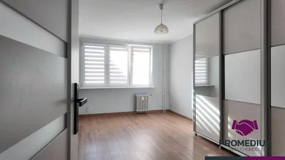 Spálňa; prirodzené svetlo, drevená podlaha, po rekonštrukcii