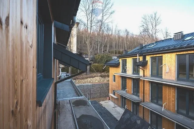 Balkon; pogled, drvene grede, drveni pod