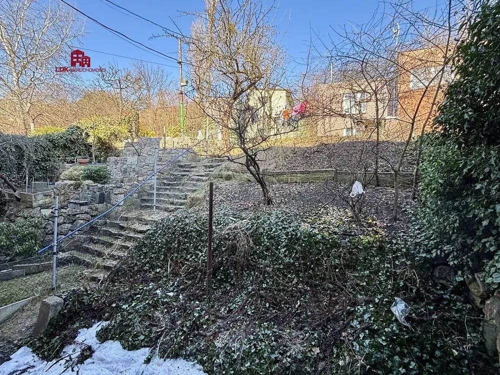 المنزل والمناطق المحيطة; يحتاج إلى تجديد