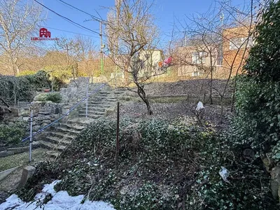 المنزل والمناطق المحيطة; يحتاج إلى تجديد