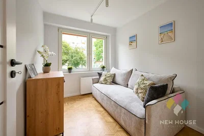 Salon; lumière naturelle, parquet, style moderne, vue