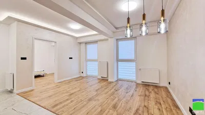 Salon; lumière naturelle, rénové, parquet