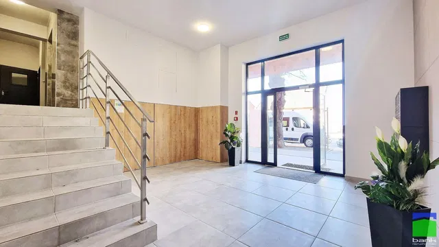 Haus und umgebung; fliesenboden, tageslicht