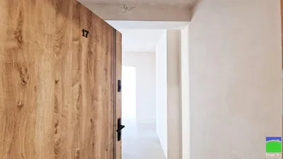 Соба; дрвени под, природно светло, реновиран