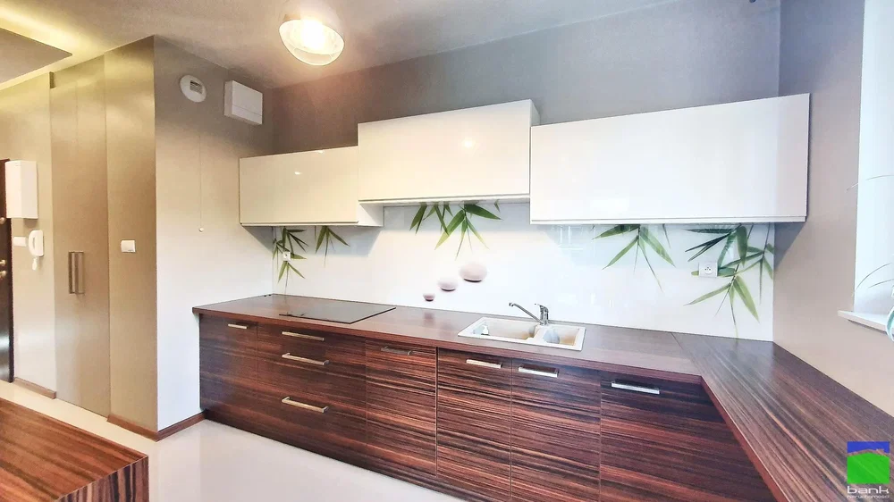 Mutfak; mutfak aletleri, doğal ışık, modern stil