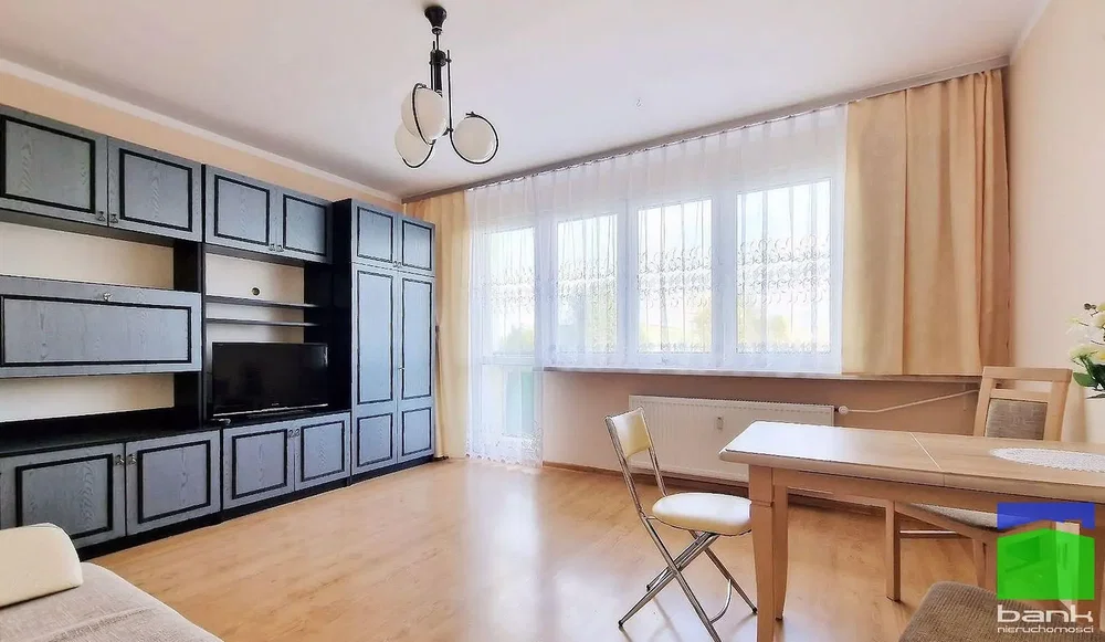 Dnevna soba; drveni pod, prirodno svjetlo