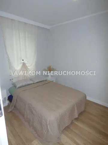 Schlafzimmer; holzboden, tageslicht