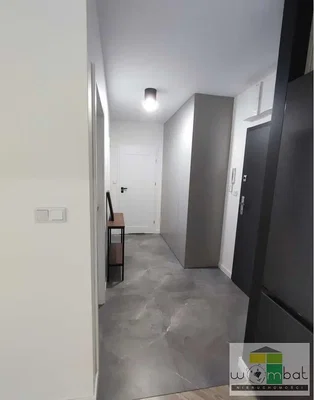 Vestiyer; fayans zemin, doğal ışık