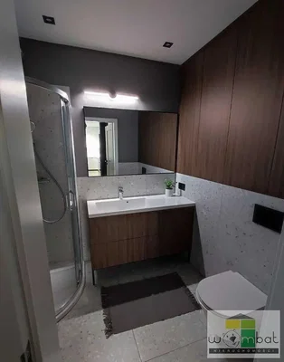 Banyo; tadilatlı, doğal ışık, fayans zemin