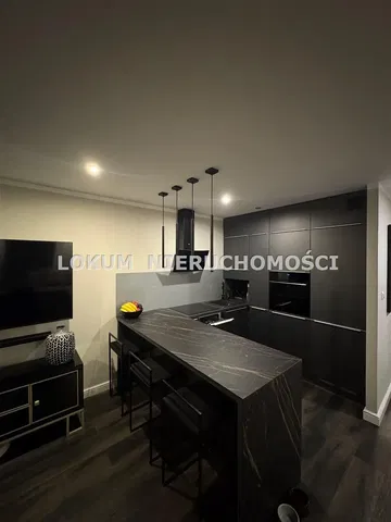 Küche; küchengeräte, moderner stil, holzboden, renoviert, tageslicht