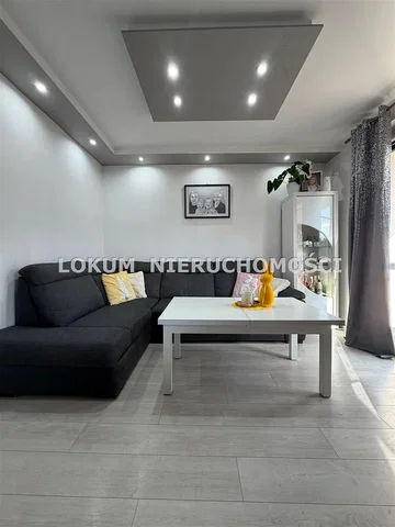 Obývací pokoj; dlažba, moderní styl, přirozené světlo, po rekonstrukci