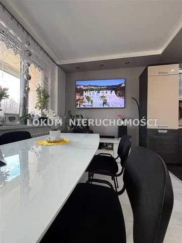 Obývací pokoj; výhled, moderní styl, přirozené světlo