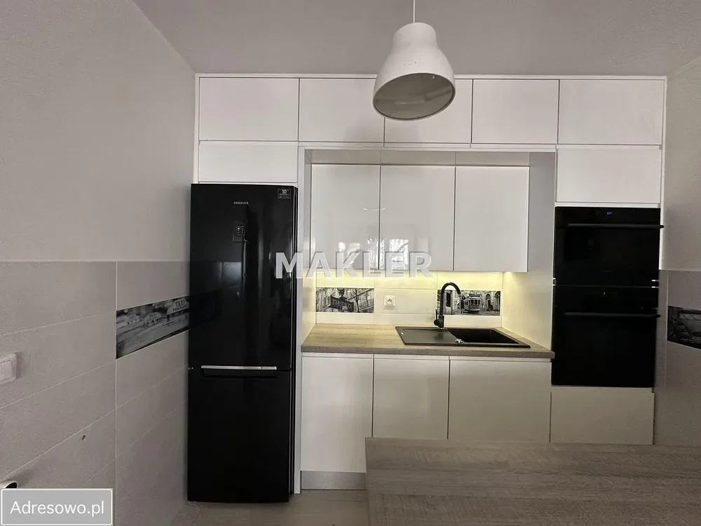 Cuisine; électroménager, rénové, lumière naturelle, style moderne