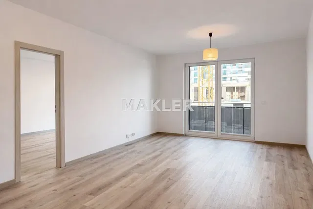 Wohnzimmer; blick, holzboden, tageslicht