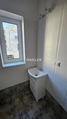 Тоалет; плочице, поглед, природно светло