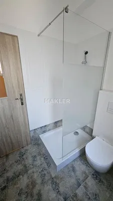 Купатило; плочице, реновиран, природно светло