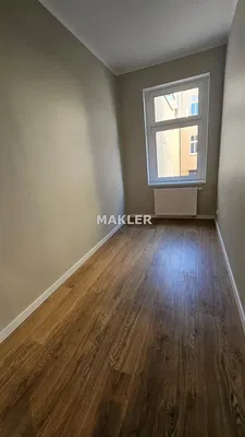 Спаваћа соба; дрвени под, природно светло, реновиран