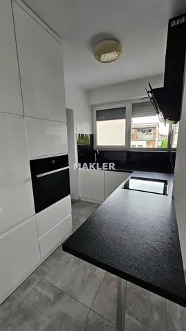 Küche; küchengeräte, blick, fliesenboden, renoviert, tageslicht