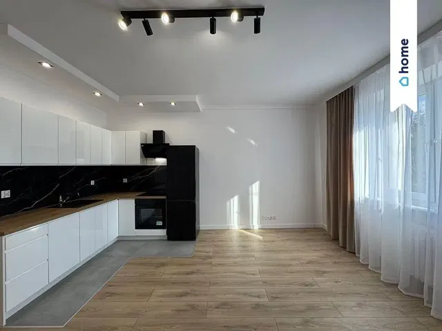 Küche; küchengeräte, tageslicht, moderner stil, holzboden, fliesenboden