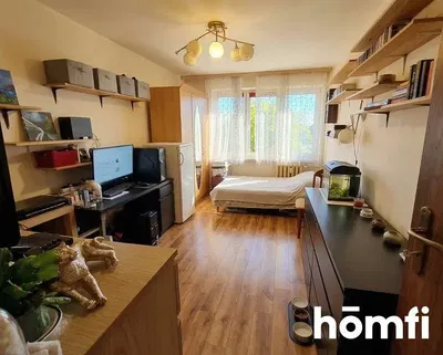 Спаваћа соба; дрвени под, природно светло, модерни стил