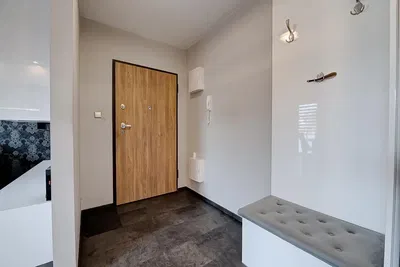 Garderobe; fliesenboden