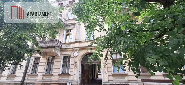 House and surroundings