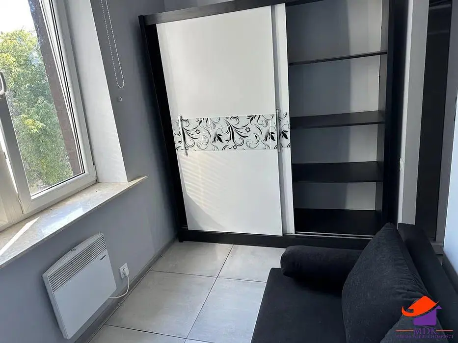 Спаваћа соба; поглед, плочице, природно светло