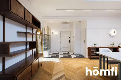 Oturma odası; ahşap zemin, modern stil, doğal ışık, tadilatlı