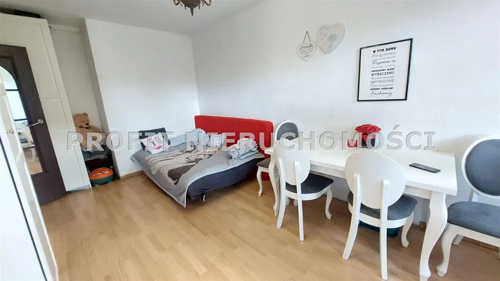 Chambre; parquet, style moderne, lumière naturelle