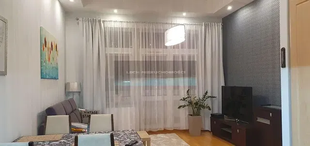 Хол; модерен стил, естествена светлина