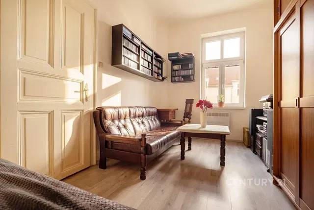 Wohnzimmer; holzboden, tageslicht, rustikaler stil