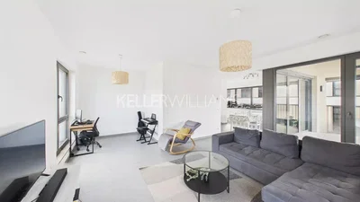 Wohnzimmer; tageslicht, fliesenboden, moderner stil