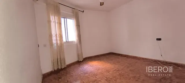 Schlafzimmer; tageslicht, fliesenboden