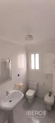 Toilette; tageslicht, renovierungsbedürftig