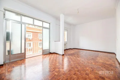 Wohnzimmer; blick, holzboden, tageslicht