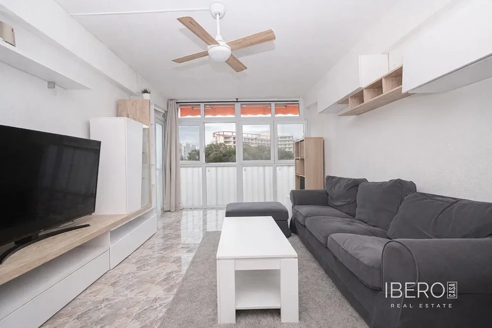 Wohnzimmer; blick, tageslicht, moderner stil, fliesenboden