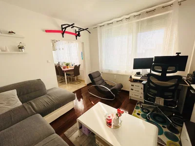 Obývací pokoj; přirozené světlo, moderní styl
