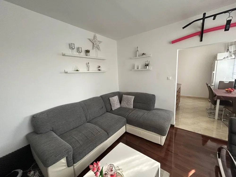 Obývací pokoj; přirozené světlo, moderní styl