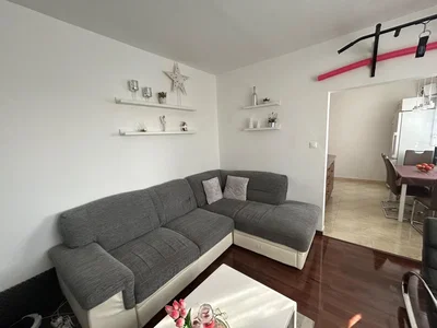 Obývací pokoj; přirozené světlo, moderní styl
