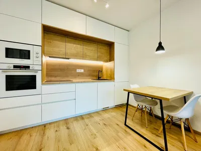 Küche; küchengeräte, tageslicht, moderner stil