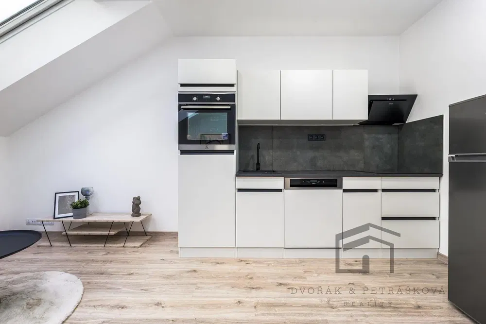 Mutfak; mutfak aletleri, modern stil, tadilatlı, doğal ışık