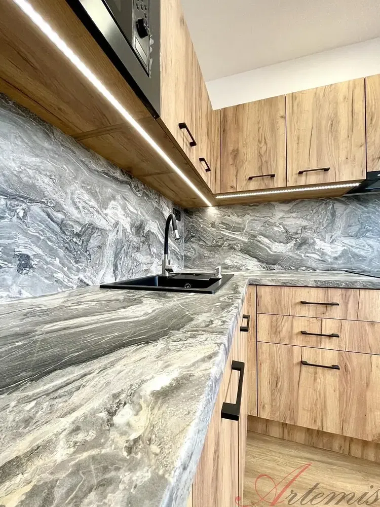 Keuken; keukenapparatuur, gerenoveerd, moderne stijl