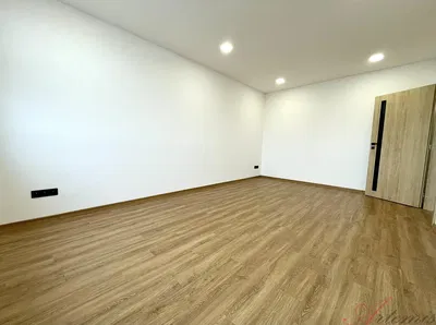 Slaapkamer; natuurlijk licht, houten vloer, gerenoveerd