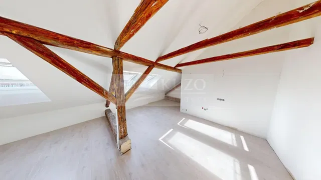 Kinderzimmer; holzbalken, tageslicht